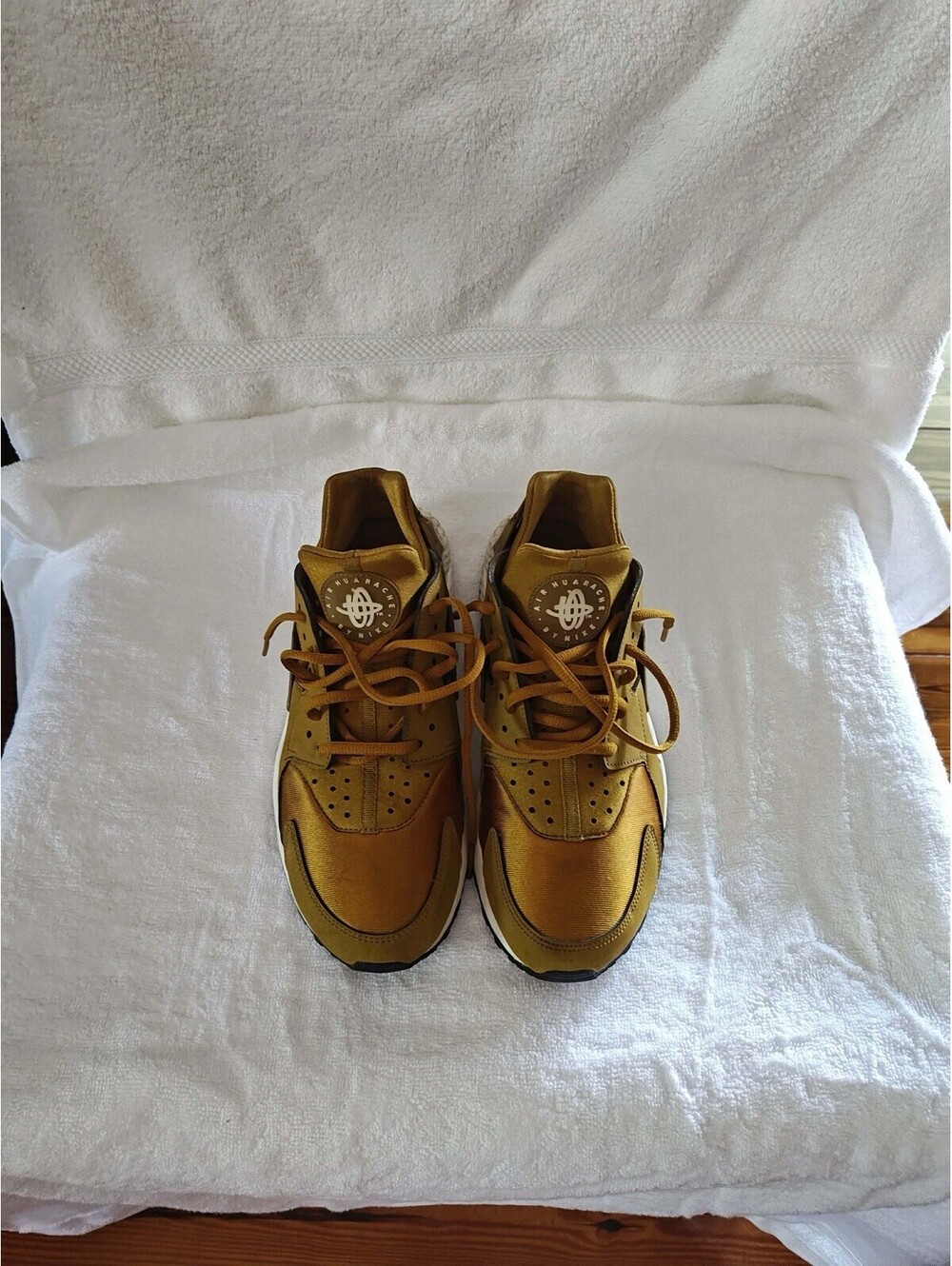 Nike Air Huarache Gold White Women Low Top Athletic Sneaker  Sz-11 W /9.5M